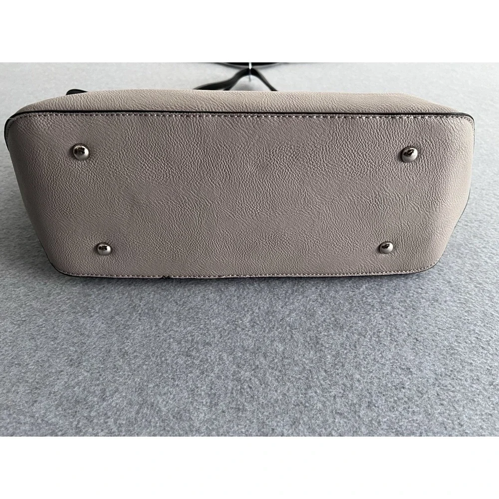 Nine West Handbag PreOwned Condition Black/Beige Padlock Design‎ Faux Leather